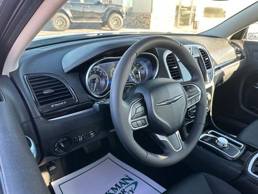 2023 Chrysler 300 Touring