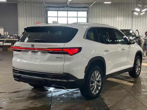 2025 Buick Enclave Preferred FWD