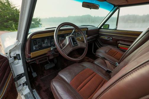 1989 Jeep Grand Wagoneer Base