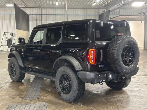 Shadow Black 2024 Ford Bronco Wildtrak