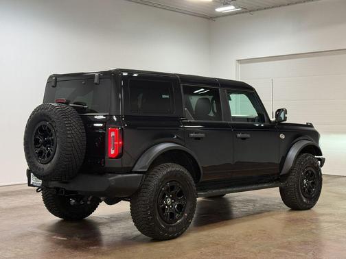Shadow Black 2024 Ford Bronco Wildtrak