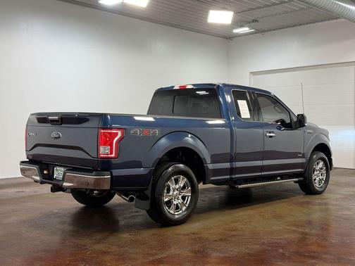 Ruby Red Metallic Tinted Clearcoat 2016 Ford F-150 XLT