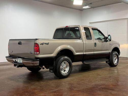 Arizona Beige Clearcoat Metallic 2002 Ford F-250 Lariat