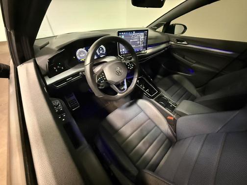 Mythos Black Metallic 2026 Volkswagen Golf R 2.0T DSG
