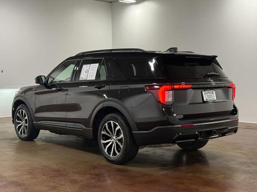 Black Metallic 2025 Ford Explorer ST-Line