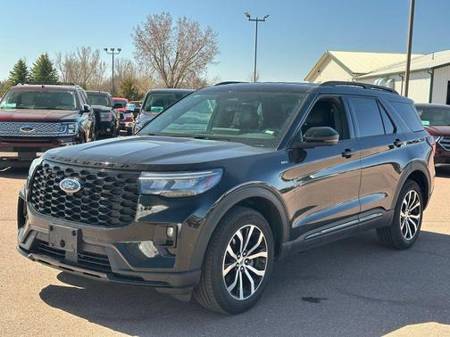 Black Metallic 2025 Ford Explorer ST-Line