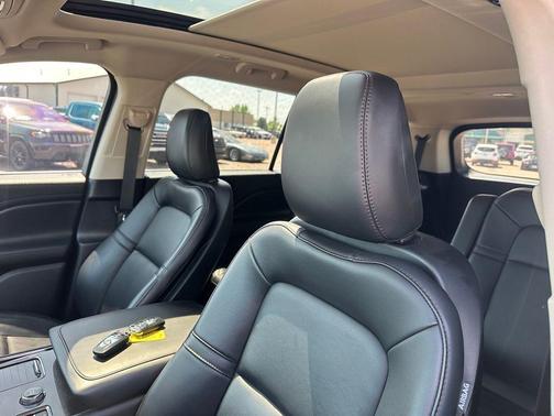 Pristine White Metallic Tri-Coat 2023 Lincoln Aviator Standard AWD