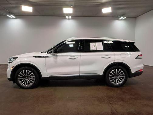 Pristine White Metallic Tri-Coat 2023 Lincoln Aviator Standard AWD