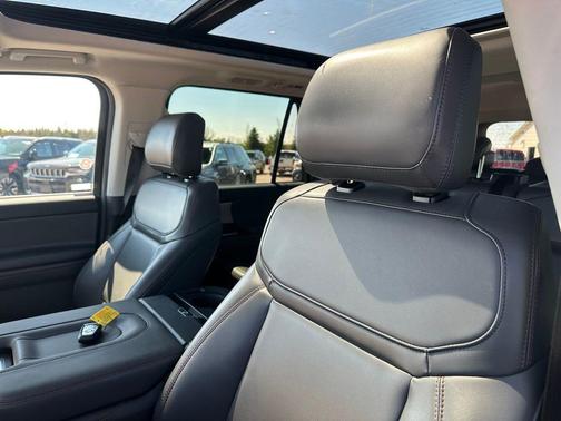 Oxford White 2025 Ford Expedition Active
