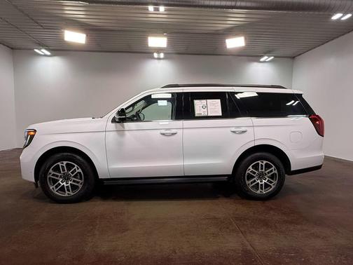 Oxford White 2025 Ford Expedition Active
