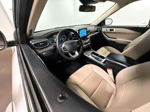 Star White Metallic Tri-Coat 2021 Ford Explorer Limited