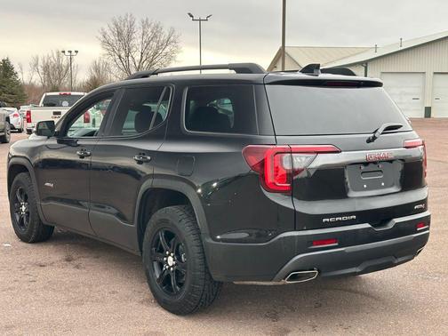2023 GMC Acadia AWD AT4