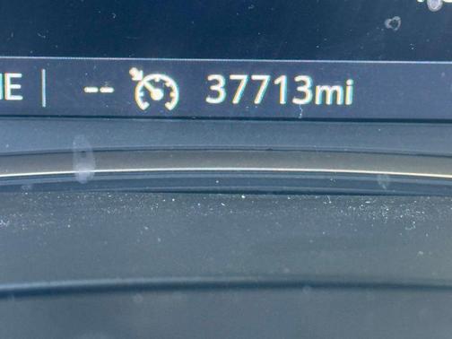 Summit White 2023 Chevrolet Traverse LT Cloth
