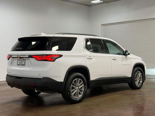 Summit White 2023 Chevrolet Traverse LT Cloth