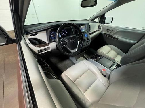 2015 Toyota Sienna XLE