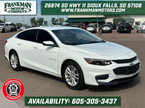 White 2018 Chevrolet Malibu LT