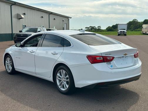 White 2018 Chevrolet Malibu LT