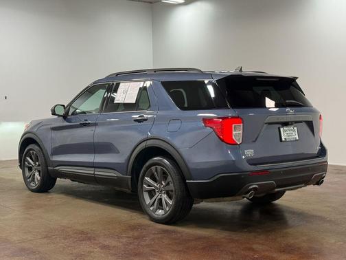 Blue Metallic 2021 Ford Explorer XLT