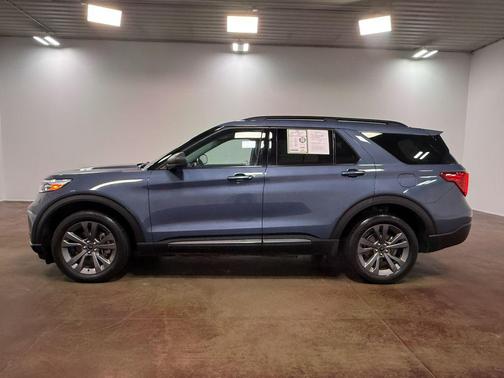 Blue Metallic 2021 Ford Explorer XLT