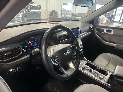 Blue Metallic 2021 Ford Explorer XLT