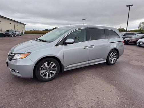 Lunar Silver Metallic 2016 Honda Odyssey Touring