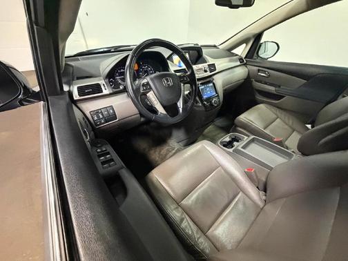 Lunar Silver Metallic 2016 Honda Odyssey Touring