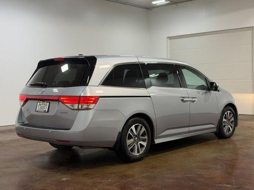 Lunar Silver Metallic 2016 Honda Odyssey Touring