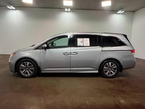 Lunar Silver Metallic 2016 Honda Odyssey Touring