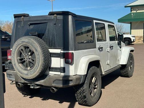 Bright White Clearcoat 2016 Jeep Wrangler Unlimited Sahara
