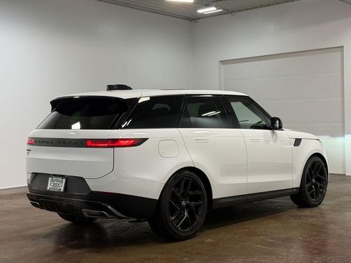 2025 Land Rover Range Rover Sport SE