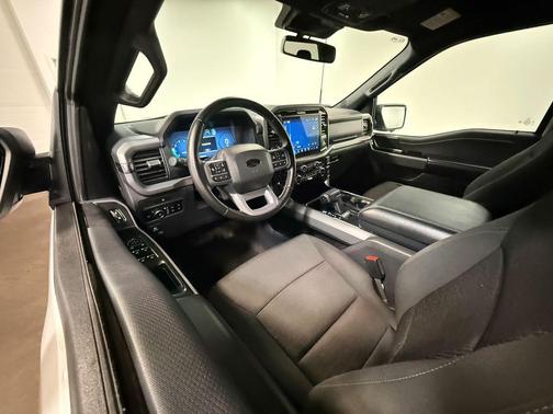 Oxford White 2025 Ford F-150 XLT