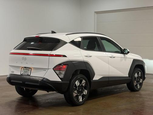 Atlas White 2025 Hyundai KONA SEL