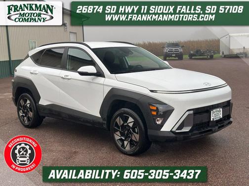 Atlas White 2025 Hyundai KONA SEL