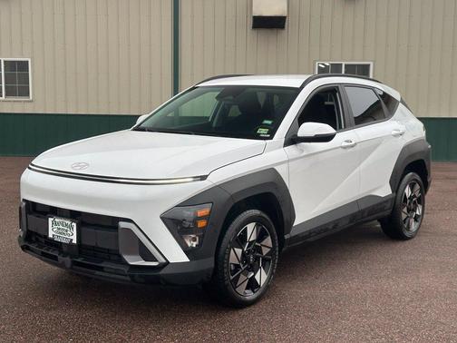 Atlas White 2025 Hyundai KONA SEL