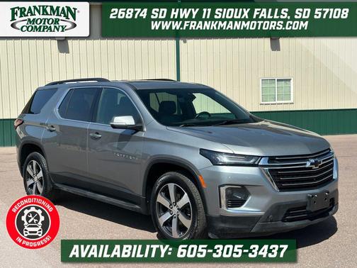 Sterling Grey Metallic 2023 Chevrolet Traverse LT Leather