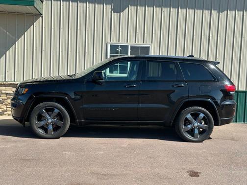 Diamond Black Crystal Pearlcoat 2020 Jeep Grand Cherokee Altitude