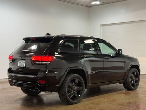 Diamond Black Crystal Pearlcoat 2020 Jeep Grand Cherokee Altitude
