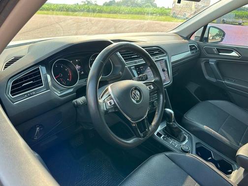 White 2018 Volkswagen Tiguan 2.0T SEL