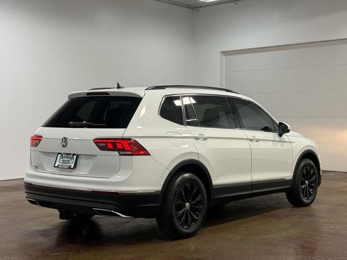 White 2018 Volkswagen Tiguan 2.0T SEL