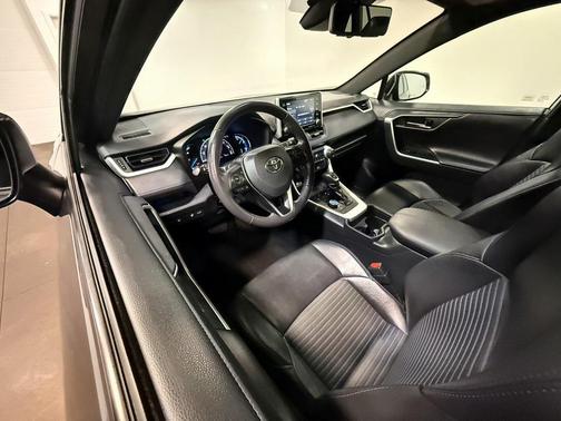 2019 Toyota RAV4 Hybrid SE