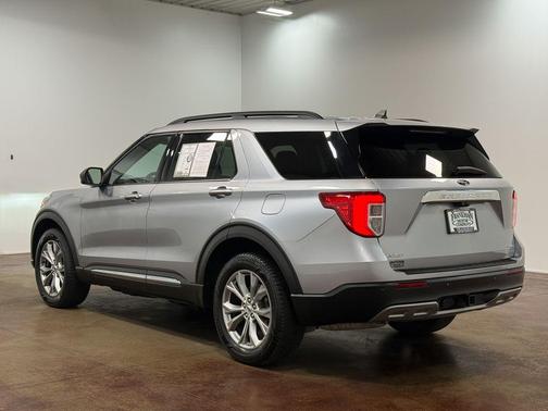 Iconic Silver Metallic 2023 Ford Explorer XLT