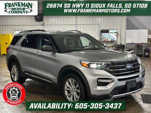 Iconic Silver Metallic 2023 Ford Explorer XLT