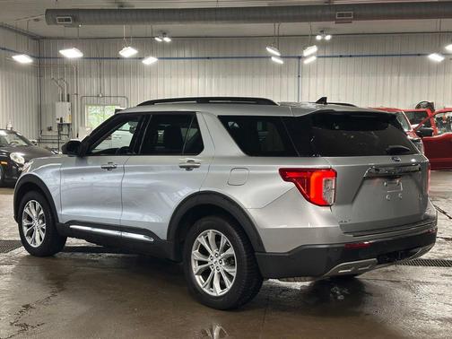 Iconic Silver Metallic 2023 Ford Explorer XLT