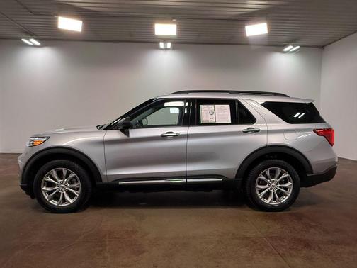 Iconic Silver Metallic 2023 Ford Explorer XLT