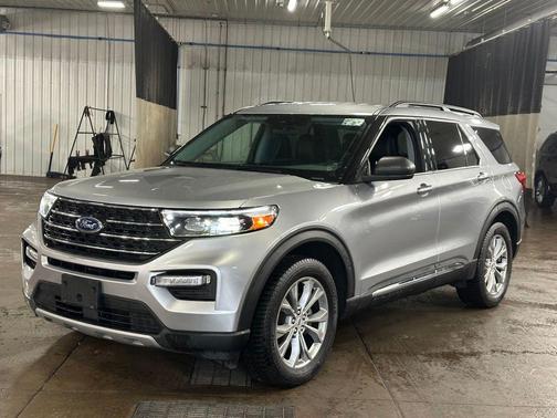 Iconic Silver Metallic 2023 Ford Explorer XLT