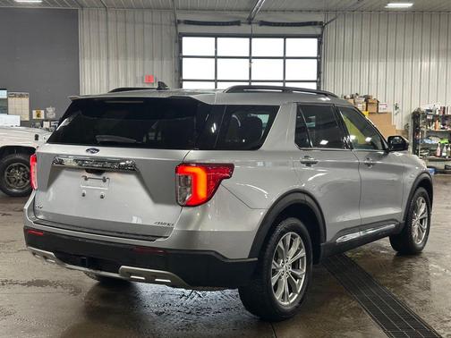 Iconic Silver Metallic 2023 Ford Explorer XLT