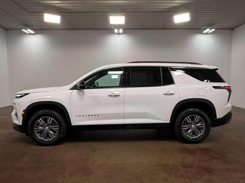 Summit White 2026 Chevrolet Traverse LT