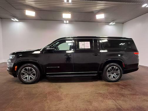 Diamond Black Crystal Pearlcoat 2023 Jeep Wagoneer L Series II 4x4