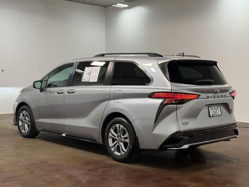 2022 Toyota Sienna XSE 7 Passenger