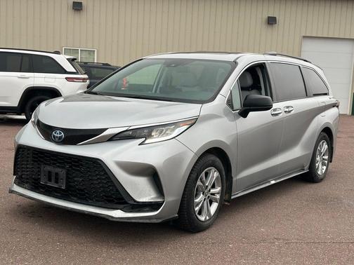2022 Toyota Sienna XSE 7 Passenger